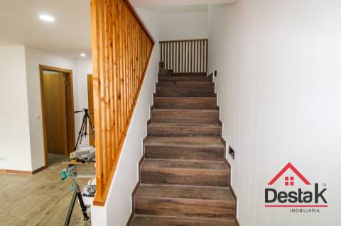 Apartamento T2 Duplex para venda em São Pedro Do Sul com vista Rio!