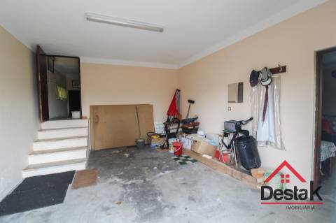 Moradia isolada V3 para venda em Porcelhe, Oliveira de Frades.