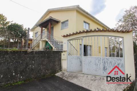 Moradia isolada V3 para venda em Porcelhe, Oliveira de Frades.