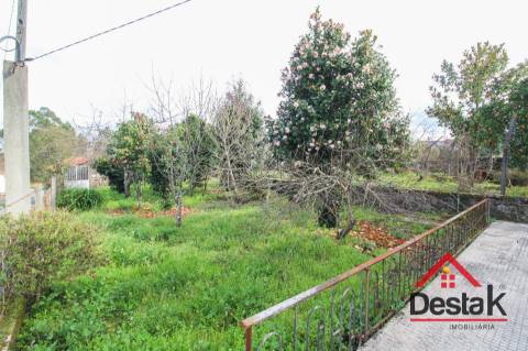 Moradia isolada V3 para venda em Porcelhe, Oliveira de Frades.