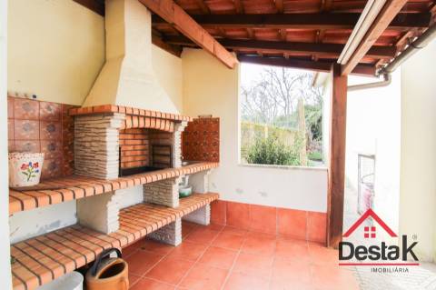 Moradia isolada V3 para venda em Porcelhe, Oliveira de Frades.