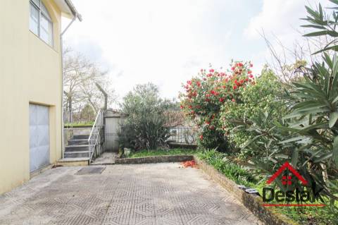 Moradia isolada V3 para venda em Porcelhe, Oliveira de Frades.