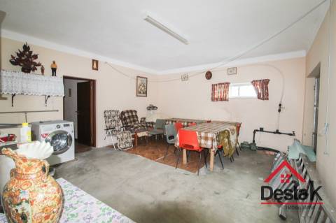 Moradia isolada V3 para venda em Porcelhe, Oliveira de Frades.