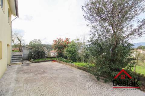 Moradia isolada V3 para venda em Porcelhe, Oliveira de Frades.