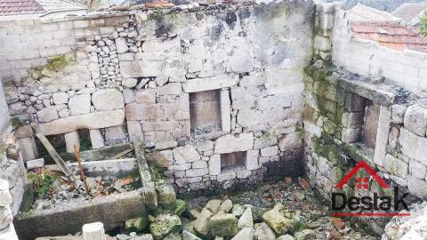 Moradia para reconstruir a 5 minutos das Montanhas Mágicas