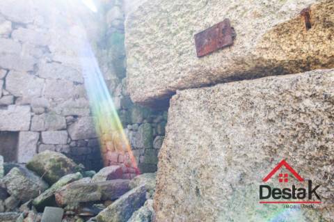 Moradia para reconstruir a 5 minutos das Montanhas Mágicas