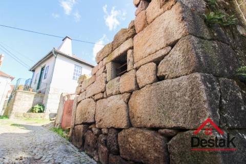 Moradia para reconstruir a 5 minutos das Montanhas Mágicas