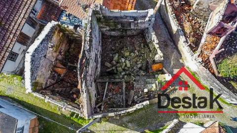 Moradia para reconstruir a 5 minutos das Montanhas Mágicas