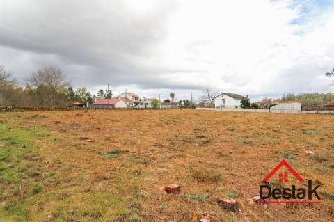 Terreno destinado à construção para venda em Carvalhais, São Pedro do Sul.