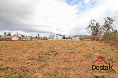 Terreno destinado à construção para venda em Carvalhais, São Pedro do Sul.