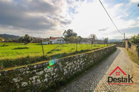 Lote urbano para construção, Moçâmedes, Vouzela