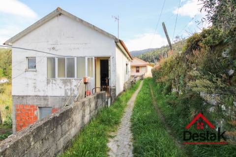 Moradia V2 para venda em Covelo, São Pedro do Sul.