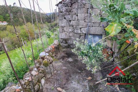 Moradia V2 para venda em Covelo, São Pedro do Sul.