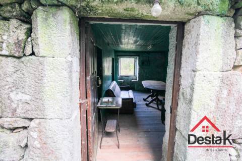 Moradia V2 para venda em Covelo, São Pedro do Sul.