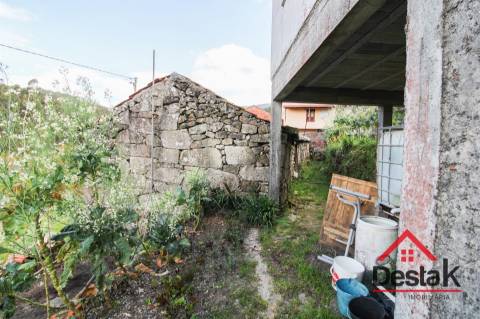 Moradia V2 para venda em Covelo, São Pedro do Sul.