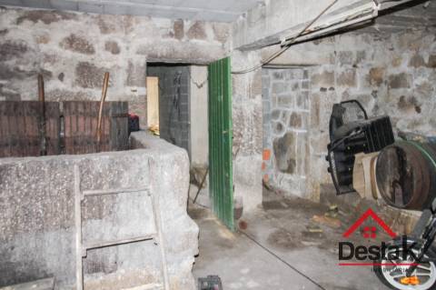 Moradia V3 para venda em Carvalhais, São Pedro do Sul