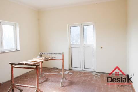 Moradia V3 para venda em Carvalhais, São Pedro do Sul