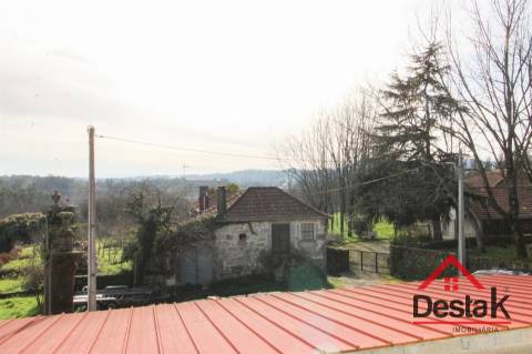 Moradia V3 para venda em Carvalhais, São Pedro do Sul