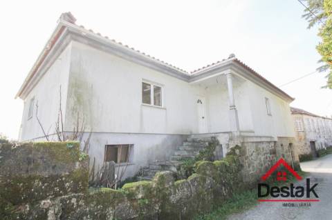 Moradia V3 para venda em Carvalhais, São Pedro do Sul
