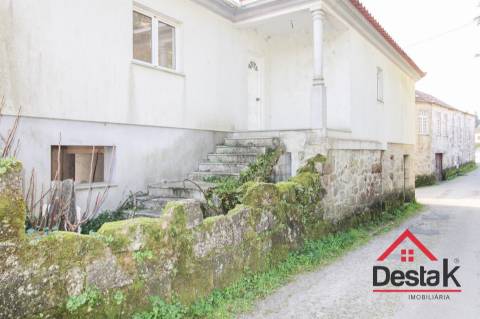 Moradia V3 para venda em Carvalhais, São Pedro do Sul