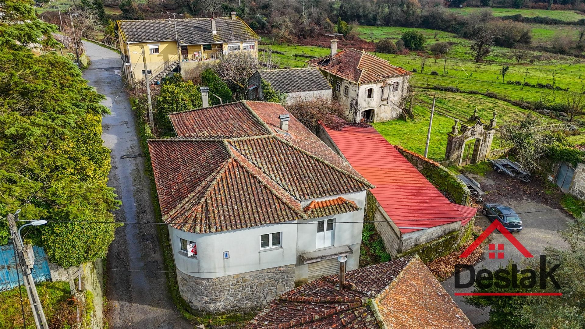 Moradia V3 para venda em Carvalhais, São Pedro do Sul