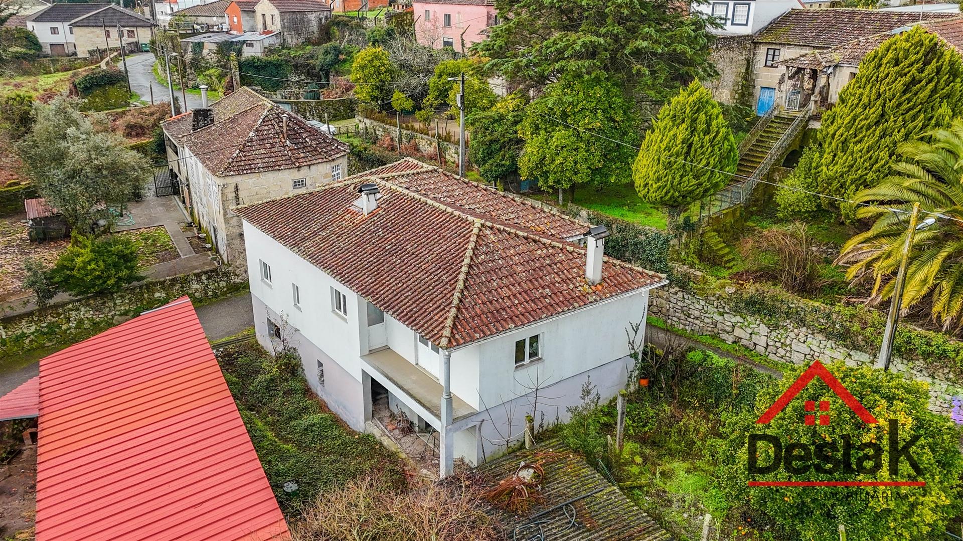 Moradia V3 para venda em Carvalhais, São Pedro do Sul