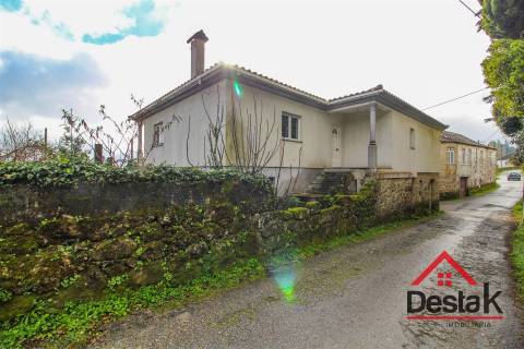 Moradia V3 para venda em Carvalhais, São Pedro do Sul