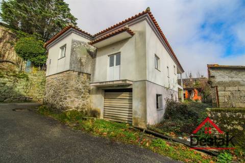 Moradia V3 para venda em Carvalhais, São Pedro do Sul