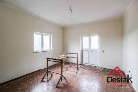 Moradia V3 para venda em Carvalhais, São Pedro do Sul