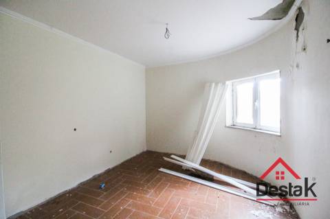 Moradia V3 para venda em Carvalhais, São Pedro do Sul