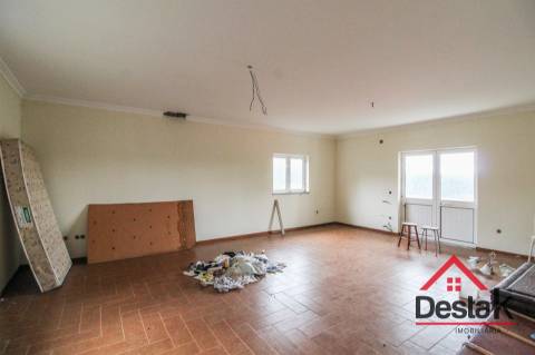 Moradia V3 para venda em Carvalhais, São Pedro do Sul