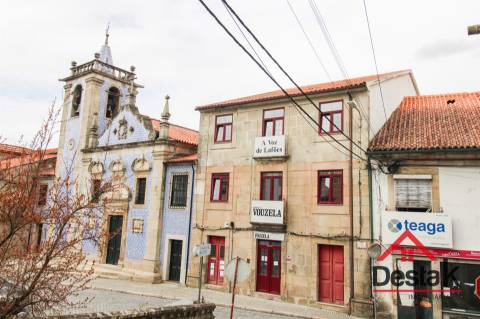 Prédio em granito para venda no centro de Vouzela