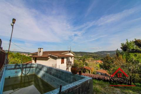 Moradia isolada T6 com vistas deslumbrantes sobre São Pedro do Sul