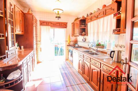 Moradia V4 para Venda no Centro de São Pedro do Sul