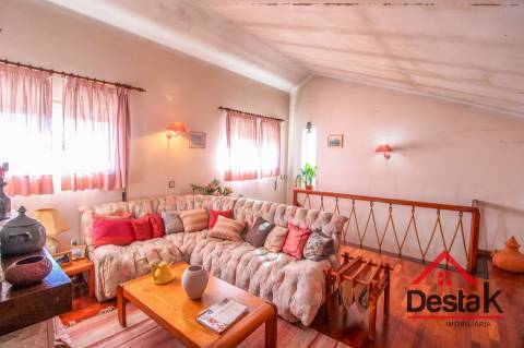 Moradia V4 para Venda no Centro de São Pedro do Sul