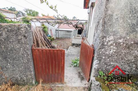 Moradias para restaurar em Alagoa a apenas 5 minutos da A25 Acesso(Talhadas)