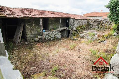 Moradias para restaurar em Alagoa a apenas 5 minutos da A25 Acesso(Talhadas)