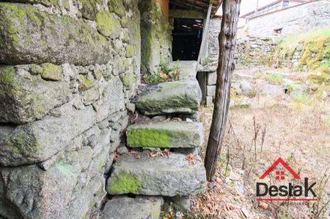 Moradias para restaurar em Alagoa a apenas 5 minutos da A25 Acesso(Talhadas)