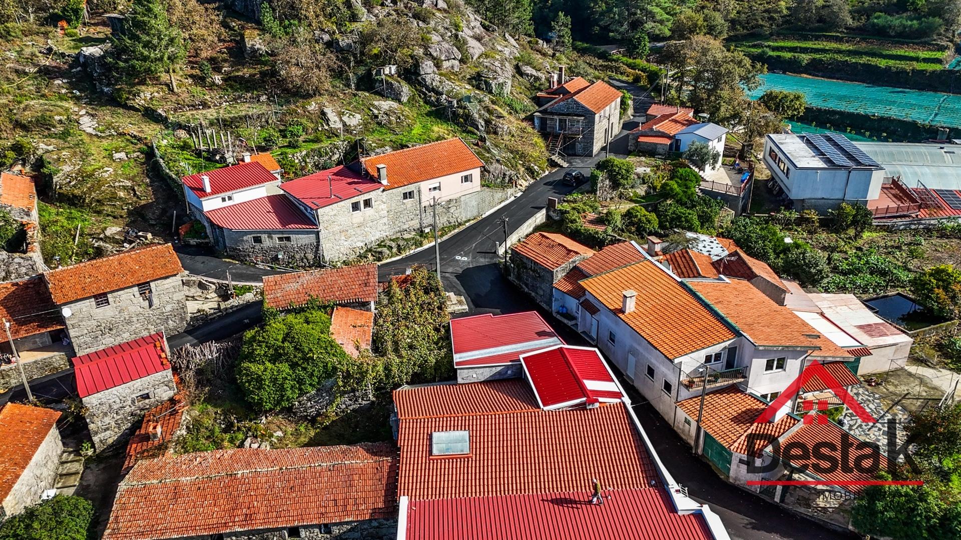 Moradias para restaurar em Alagoa a apenas 5 minutos da A25 Acesso(Talhadas)