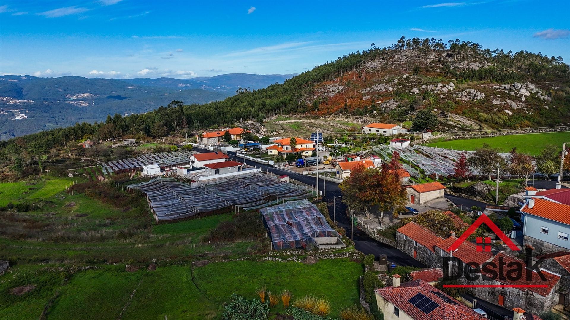 Moradias para restaurar em Alagoa a apenas 5 minutos da A25 Acesso(Talhadas)