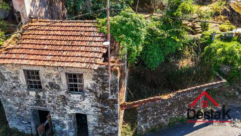 Moradias para restaurar em Oliveira de Frades