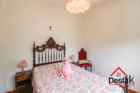 Refúgio familiar a 2 minutos da Serra de São Macário – Moradia V5 com charme e tradição