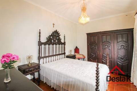 Refúgio familiar a 2 minutos da Serra de São Macário – Moradia V5 com charme e tradição