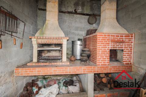 Refúgio familiar a 2 minutos da Serra de São Macário – Moradia V5 com charme e tradição