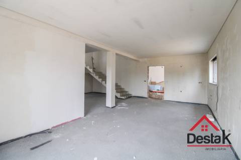 Moradia Geminada V3 para venda em Pinho, São Pedro do Sul.