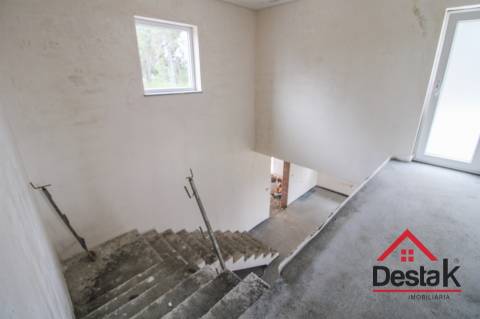 Moradia Geminada V3 para venda em Pinho, São Pedro do Sul.