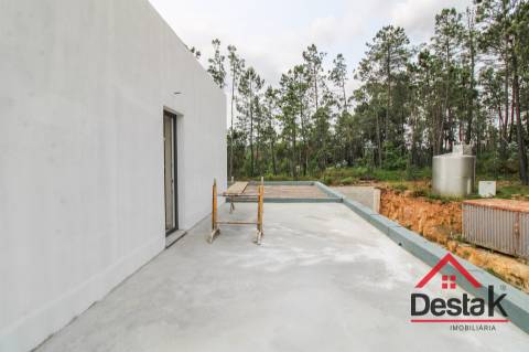 Moradia Geminada V3 para venda em Pinho, São Pedro do Sul.