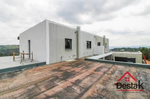 Moradia Geminada V3 para venda em Pinho, São Pedro do Sul.