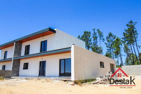 Moradia Geminada V3 para venda em Pinho, São Pedro do Sul.