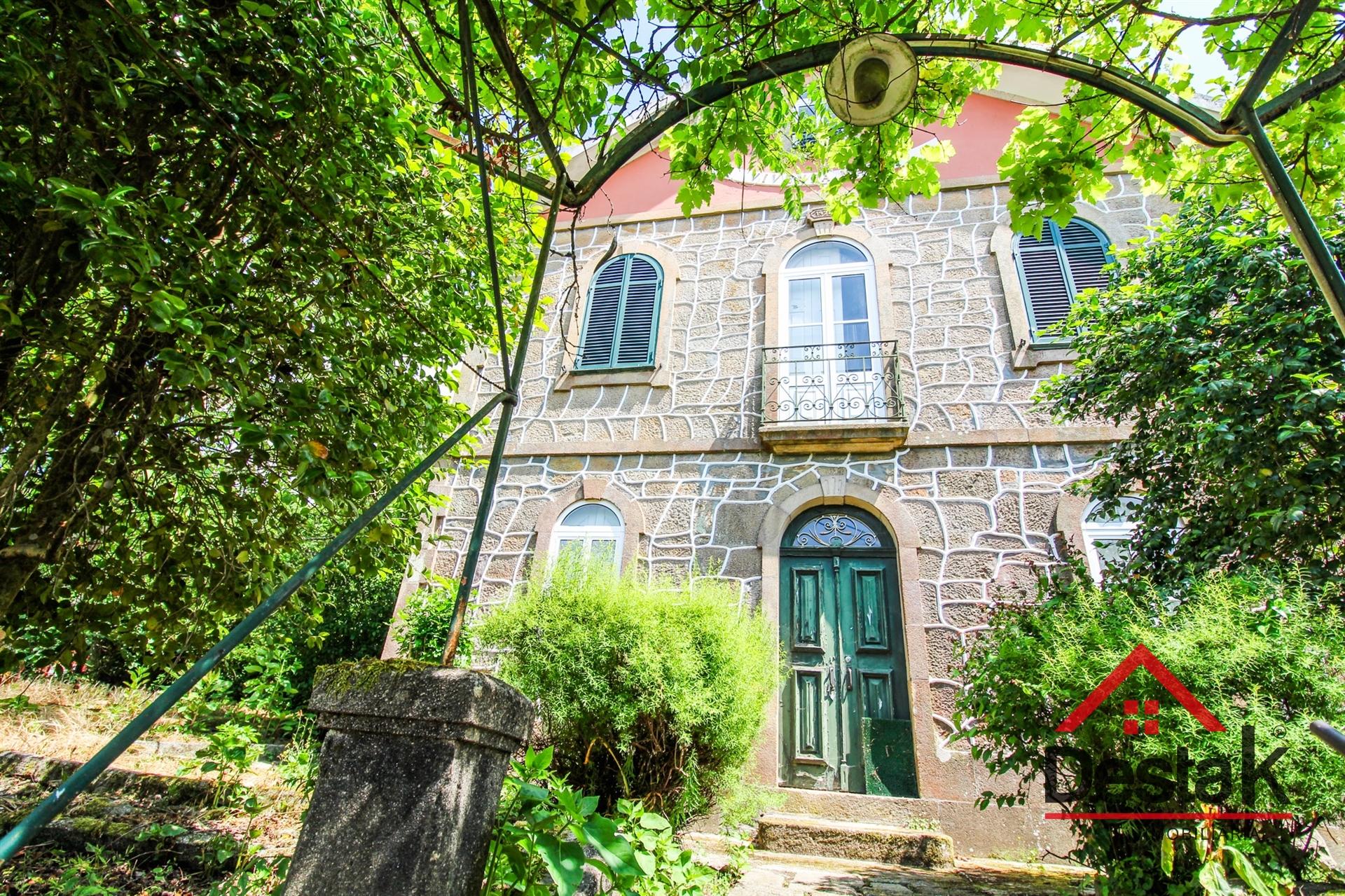 Moradia histórica para venda nas termas de São Pedro do Sul